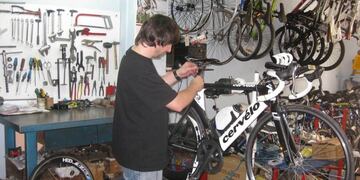 Buscan crear un programa que restaure bicicletas en desuso para donarlas (imagen ilustrativa)