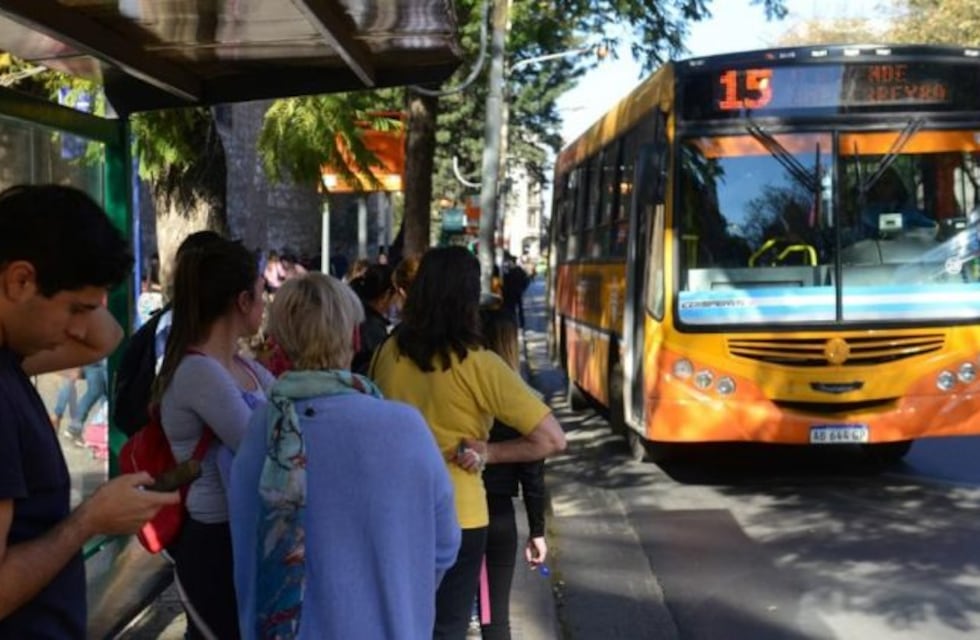 Transporte en Córdoba: en Coniferal levantan el paro, y Aoita endurece el reclamo