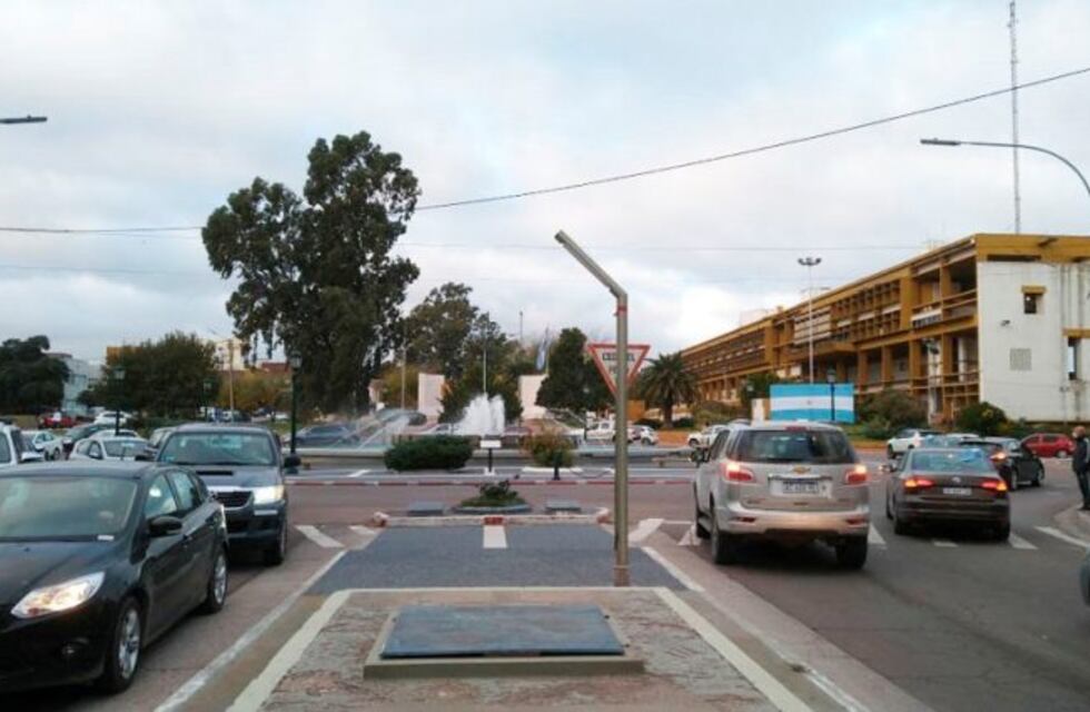 Ruidosa protesta de los trabajadores de la salud por el centro de Santa Rosa