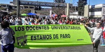 Paro de docentes universitarios en Salta\u002E (Web)