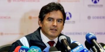 BOG201. BOGOTu00c1 (COLOMBIA), 26/12/2016. El secretario de Seguridad Au00e9rea de Aerocivil, coronel Fredy Bonilla, habla hoy, 26 de diciembre de 2016, durante una rueda de prensa en Bogotu00e1 (Colombia). El aviu00f3n de Lamia accidentado cerca de Medellu00edn el 28 de noviembre, en el que murieron 71 personas, entre ellas la mayoru00eda del equipo de fu00fatbol Chapecoense, viajaba con el combustible al lu00edmite y con exceso de peso, revelu00f3 hoy la Aeronu00e1utica Civil de Colombia (Aerocivil) en su informe preliminar. EFE/LEONARDO MUu00d1OZ