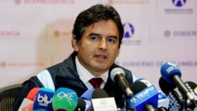 BOG201. BOGOTu00c1 (COLOMBIA), 26/12/2016. El secretario de Seguridad Au00e9rea de Aerocivil, coronel Fredy Bonilla, habla hoy, 26 de diciembre de 2016, durante una rueda de prensa en Bogotu00e1 (Colombia). El aviu00f3n de Lamia accidentado cerca de Medellu00edn el 28 de noviembre, en el que murieron 71 personas, entre ellas la mayoru00eda del equipo de fu00fatbol Chapecoense, viajaba con el combustible al lu00edmite y con exceso de peso, revelu00f3 hoy la Aeronu00e1utica Civil de Colombia (Aerocivil) en su informe preliminar. EFE/LEONARDO MUu00d1OZ
