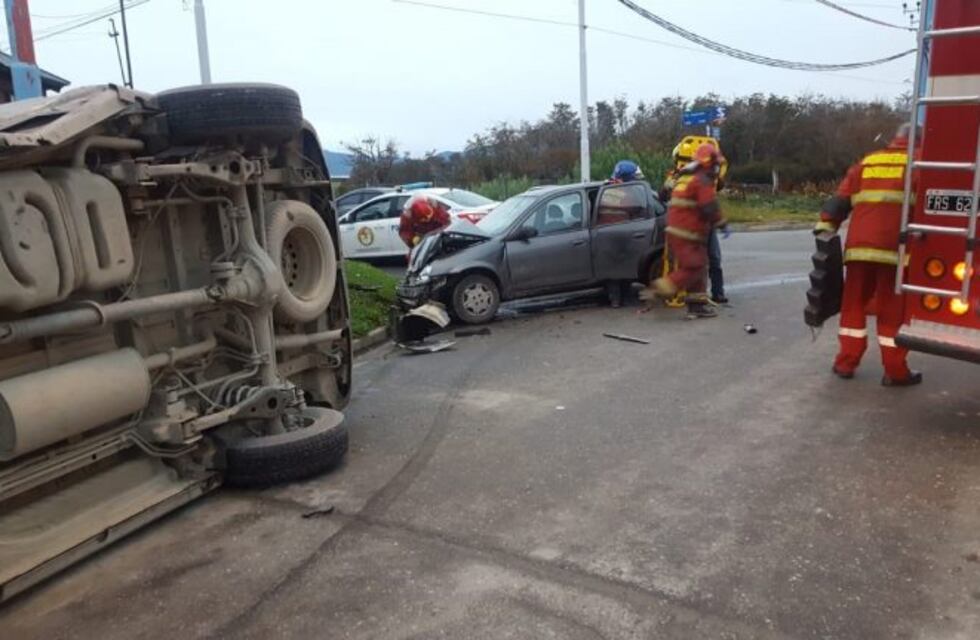 Una persona herida tras choque y vuelco en Ushuaia