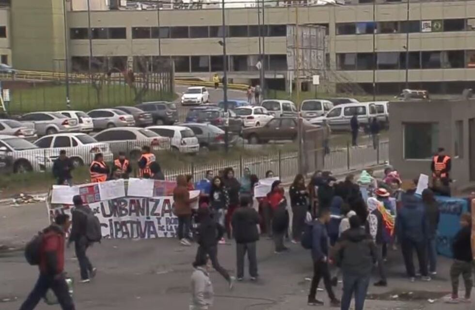 Vecinos de la Villa 31 cerraron el acceso a la terminal de micros de Retiro