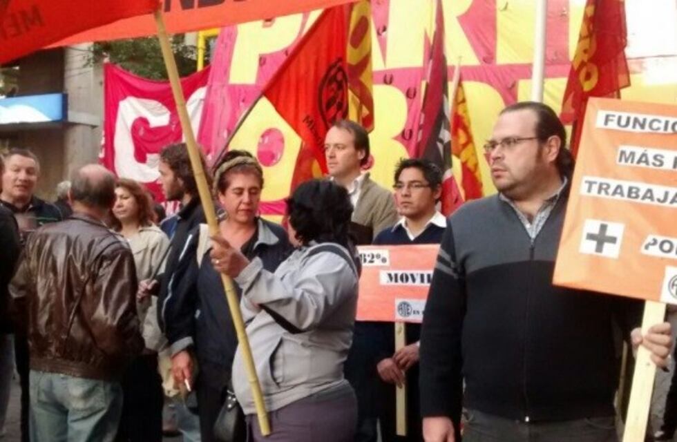 Por cortar calles, imputan a legisladores del FIT y a Raquel Blas