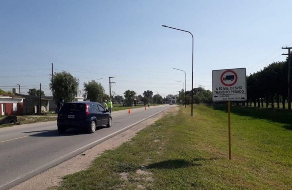 El Municipio de Arroyito junto a la policía realizan controles en el acceso a la ciudad