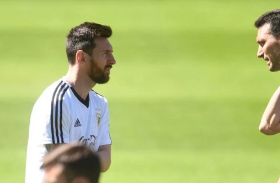 Scaloni dijo que ve "contento" a Messi e imagina unas eliminatorias "complicadas"