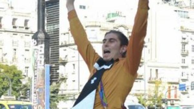 Payaso hu00e9roe rescatu00f3 a un joven en el Paranu00e1