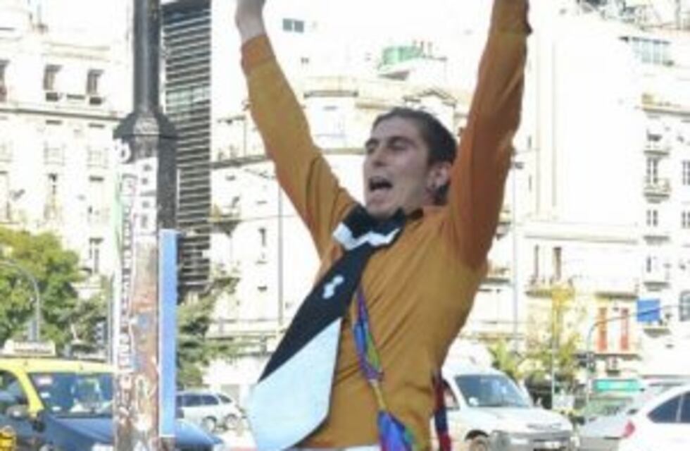 Payaso héroe: se tiró al Paraná y rescató a un joven que se ahogaba