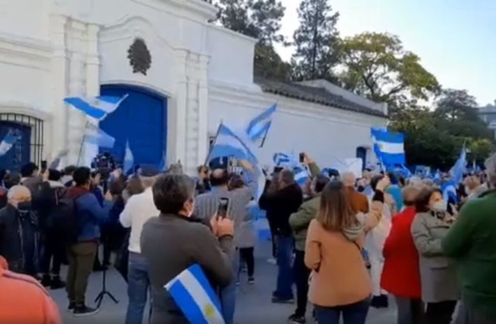 9 de julio: el "Banderazo" también se sintió en Tucumán