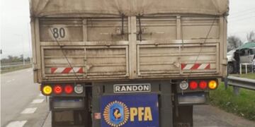 El camión con soja fue secuestrado en San Francisco\u002E (Ministerio de Seguridad)