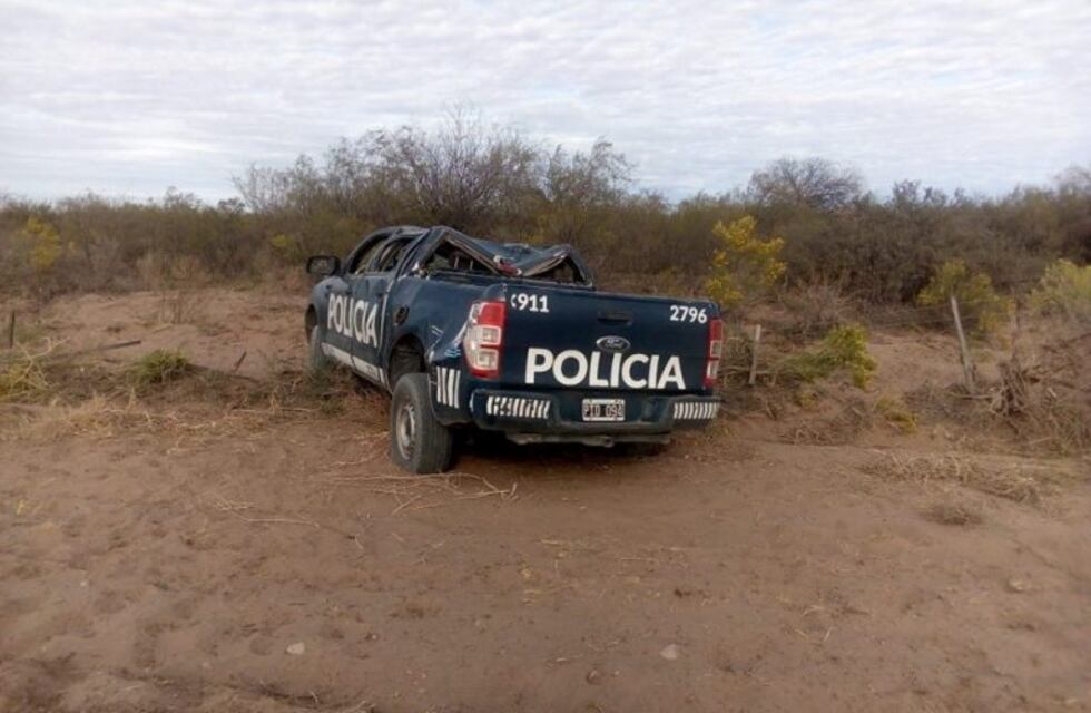 Volcó con el móvil y caminó 6 kilómetros en medio del campo buscando ayuda
