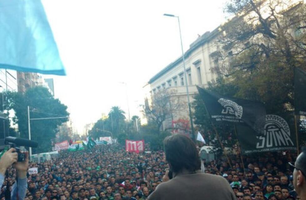 Córdoba: gremios marcharon por el centro de la ciudad en apoyo a los choferes
