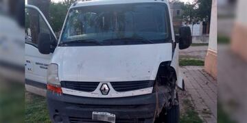 Chocó una camioneta escolar en Paraná mientras trasladaba a ocho estudiantes