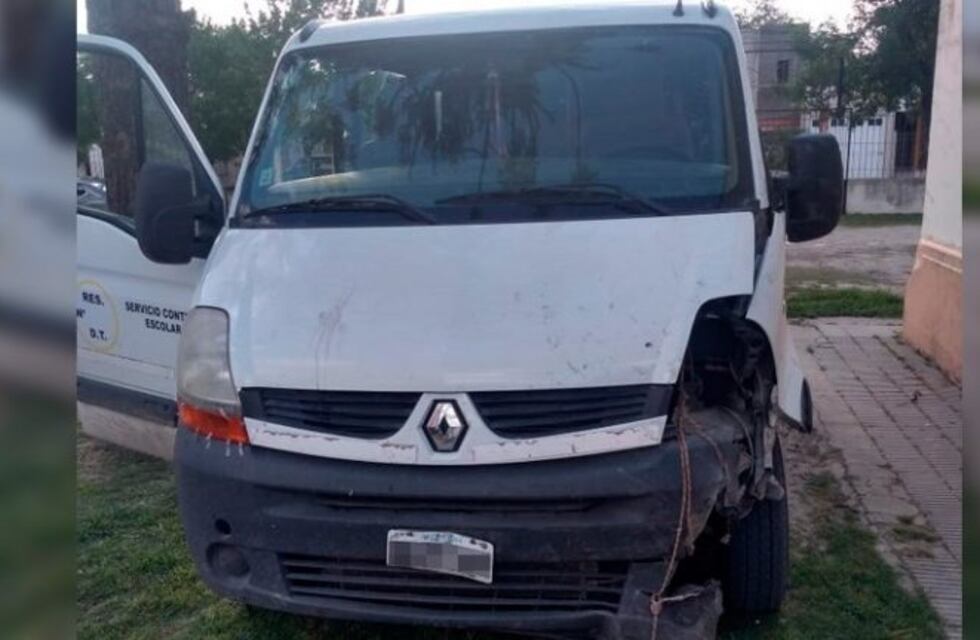 Chocó una camioneta escolar en Paraná mientras trasladaba a ocho estudiantes