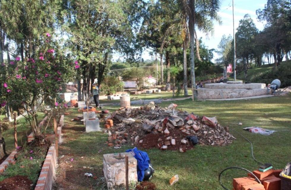 Restauran la plaza San Martín de San Pedro