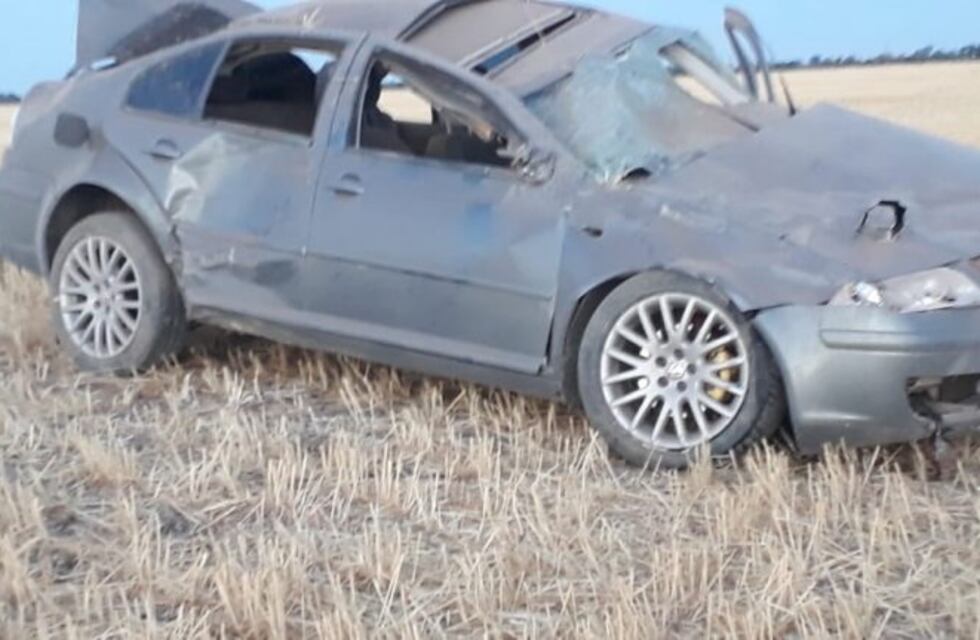 Altos de Chipión: perdió el control de su auto y terminó en un campo
