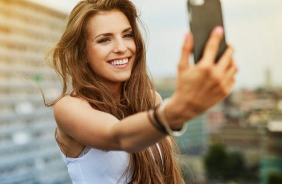 Compartió una selfie y los usuarios la alertaron de un escalofriante detalle