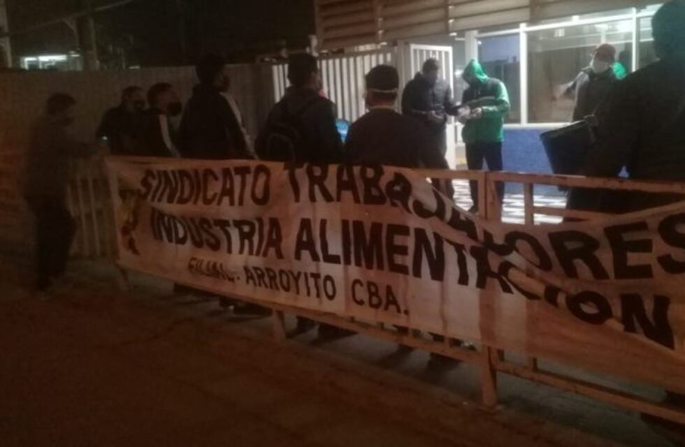 El STIA Arroyito manifestó frente a las porterías de Arcor