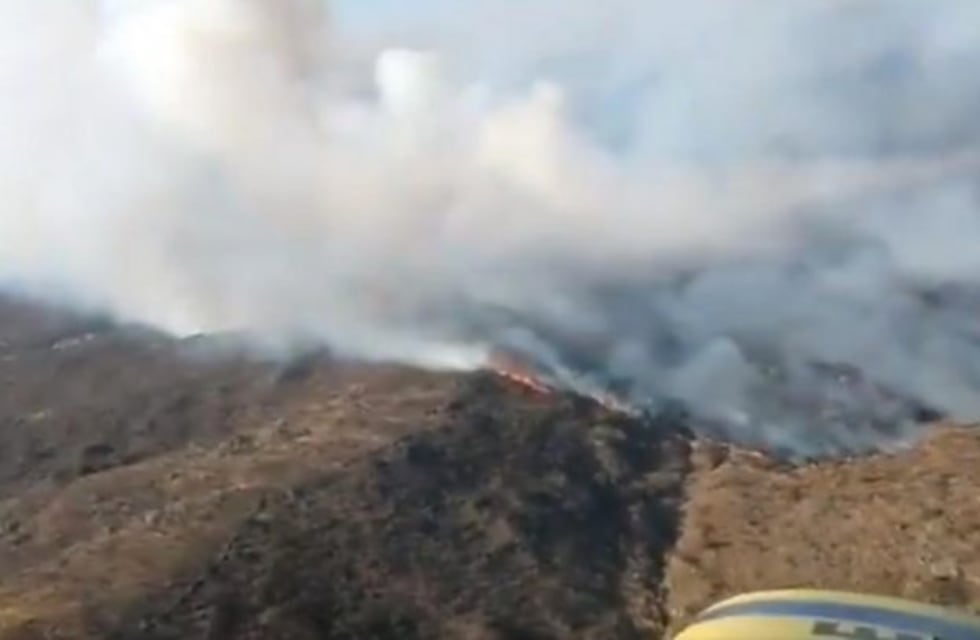 Permanece activo el incendio de Villa Albertina, al norte de Córdoba