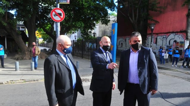 El tribunal de juicio del caso Chocobar realizó una inspección ocular en el lugar de los hechos, en el barrio porteño de La Boca\u002E (Clarín)