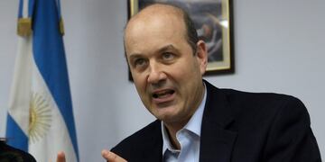 Sturzenegger llega a la ciudad para un Foro de Economía y Negocios
