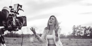 Soledad Pastorutti grabó un video desde la terraza de su casa mostrando la instalación de paneles solares (Archivo)