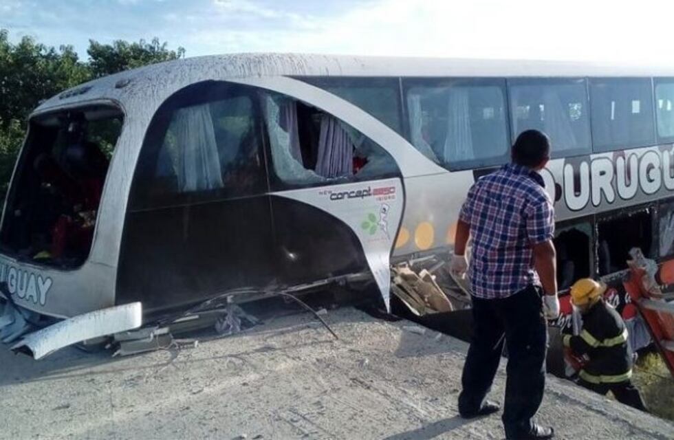 Dos muertos tras el choque de un micro que trasladaba un equipo infantil a Córdoba