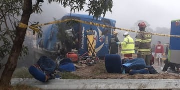 Tragedia en Ecuador: murieron 12 hinchas de Barcelona tras un accidente\u002E