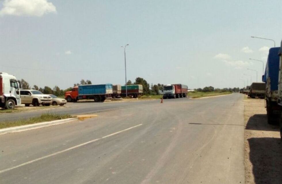 Continúa la protesta de transportistas de cereales con nueve cortes en rutas de la provincia