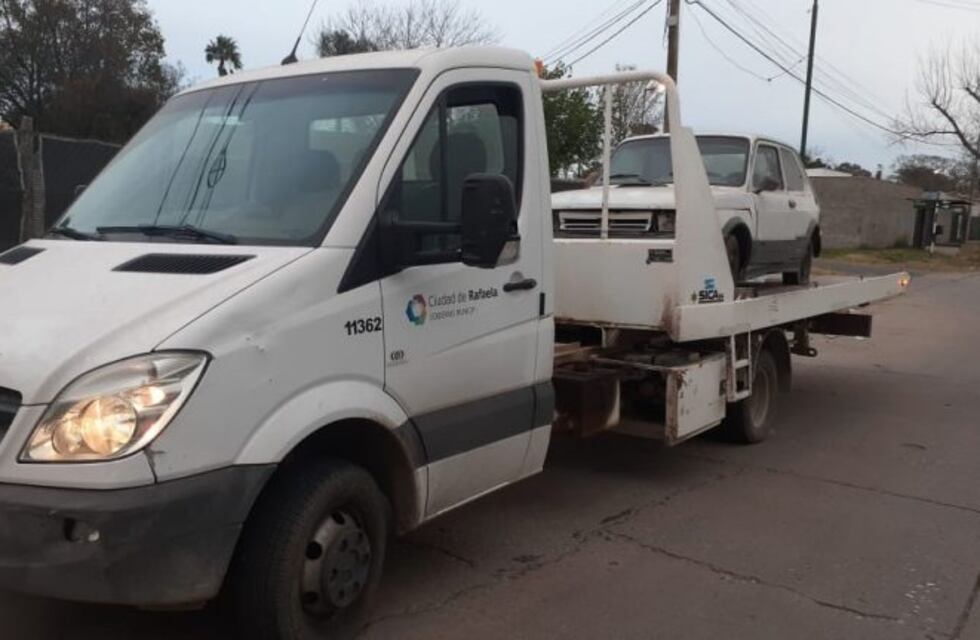 Retiraron 40 vehículos abandonados en plena vía pública