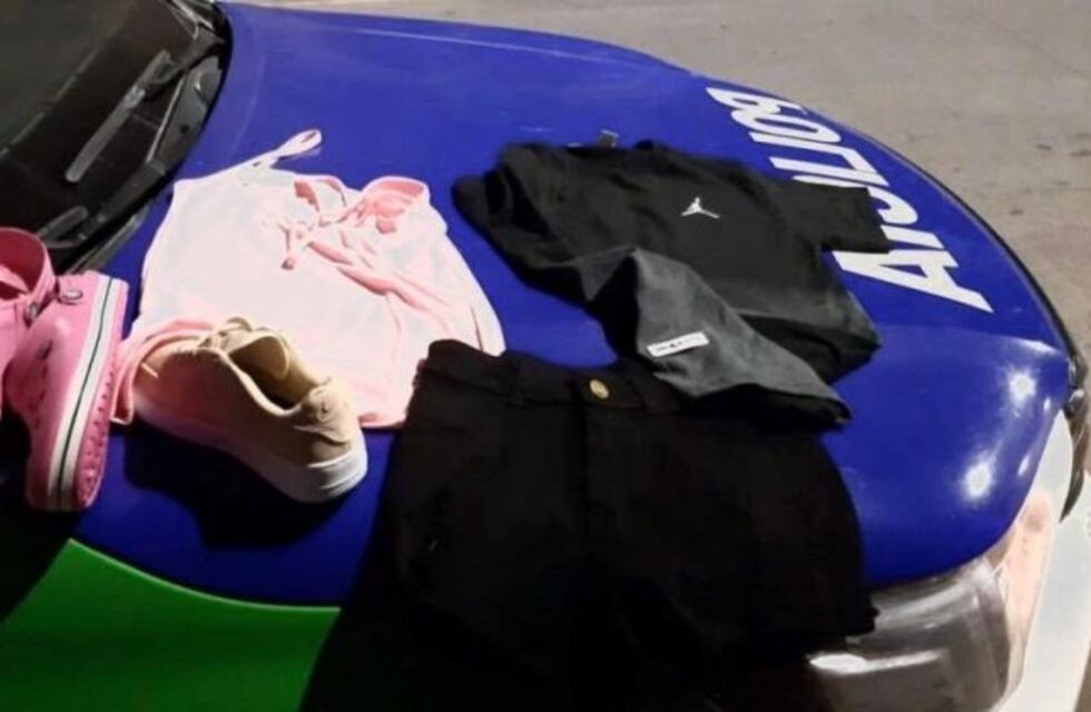 Cuatro menores rompieron la vidriera y robaron ropa en un local