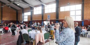 Bertone festejó el día de la madre junto a más de mil mujeres de Ushuaia