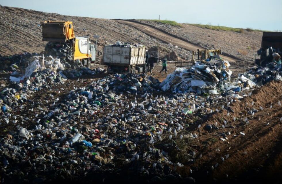 El enterramiento de basura en Piedra Blanca sigue generando conflictos