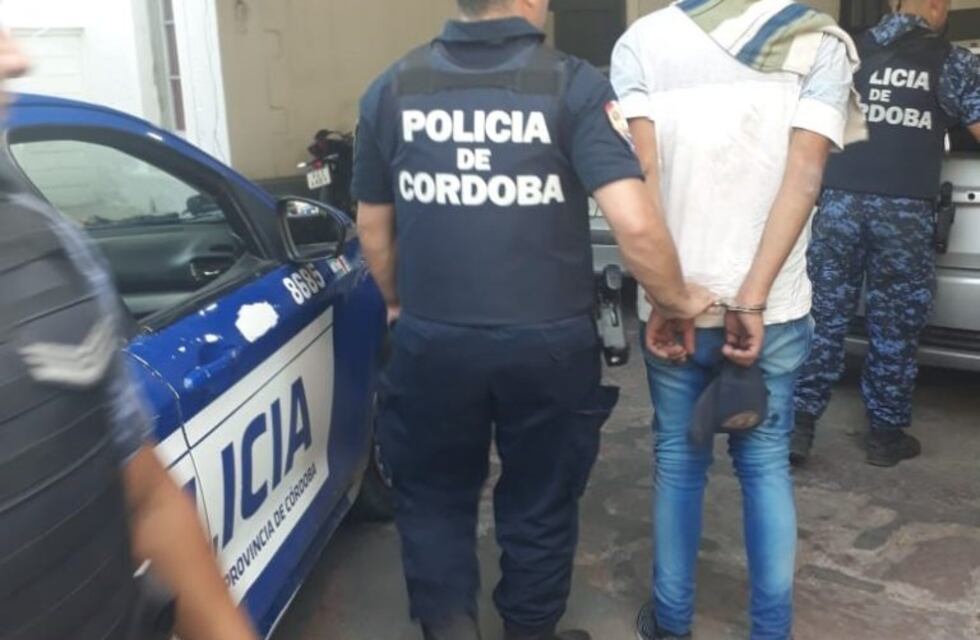 Alta Gracia: un Policía se salvó de ser apuñalado gracias al chaleco antibalas