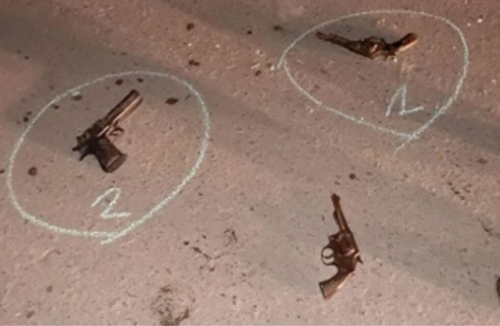 Robaron una camioneta y en la fuga chocaron contra un auto con niños