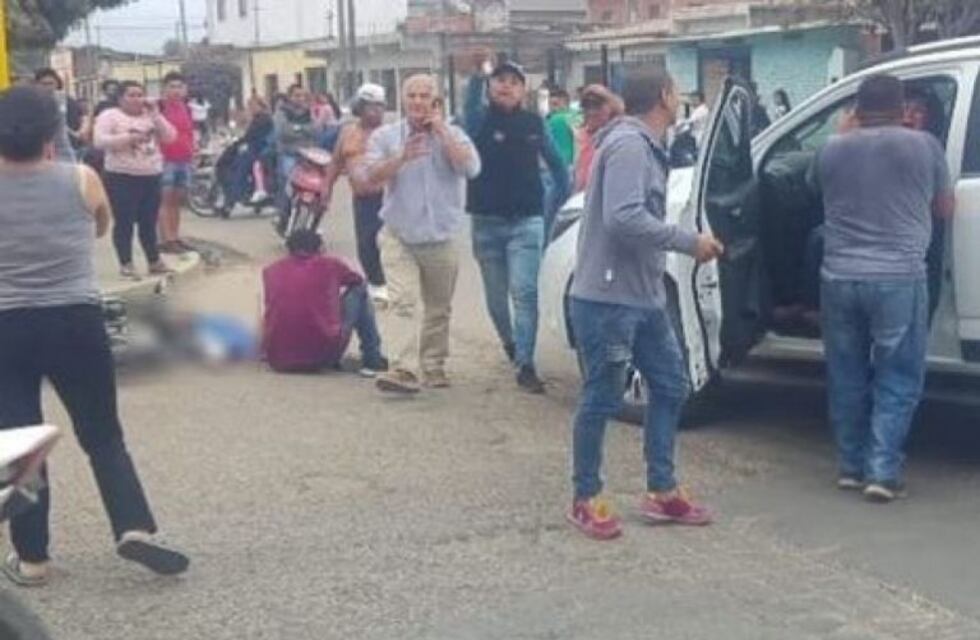 Una niña de cuatro años murió en un choque entre un auto y una moto