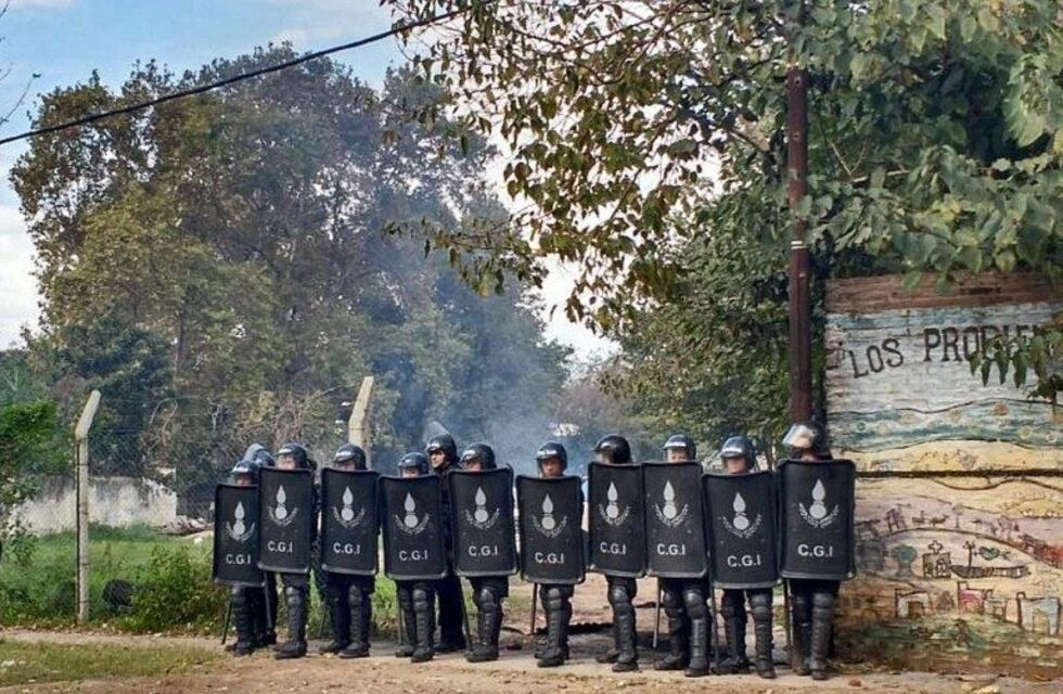 Estudiantes pidieron a la UNR que ceda en forma directa los terrenos a los vecinos de República de la Sexta