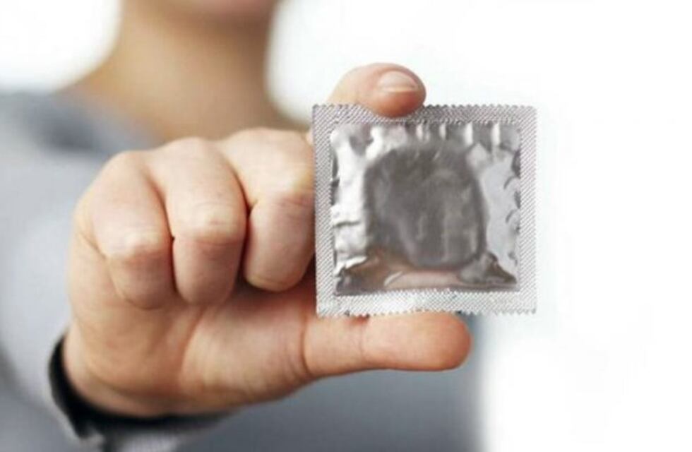 Ordenan retirar del mercado un lote de preservativos por un error en el vencimiento