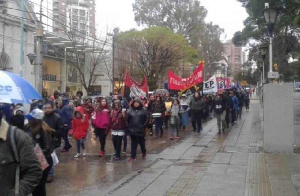 Neuquén: organizaciones políticas y sociales marchan para exigir trabajo