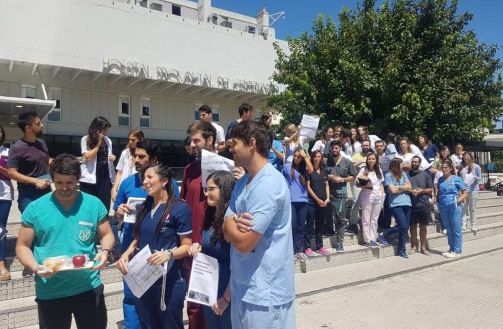 Encuentran gusanos y hasta un diente en la comida del Hospital Centenario