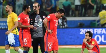 Chile's Jean Beausejour (2-L), Esteban Paredes (C) and Jorge Valdivia (R) show their dejection after being defeated by Brazil in a qualifier match and missing the 2018 World Cup football tournament, in Sao Paulo, Brazil, on October 10, 2017\u002E / AFP PHOTO / Nelson ALMEIDA