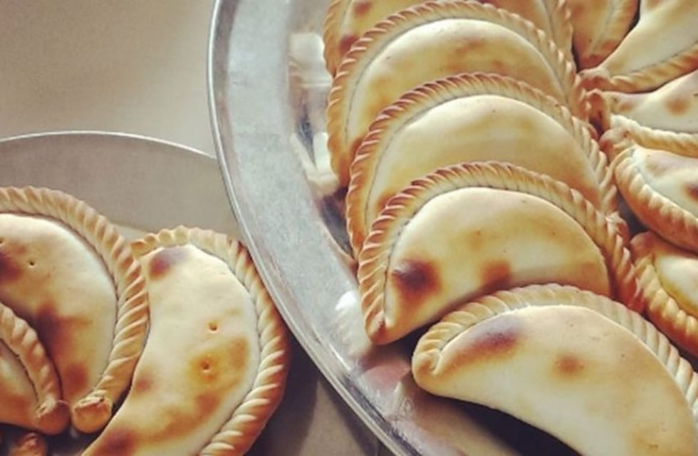 Le cocinó empanadas sin relleno a su novia y se transformó en viral en las redes