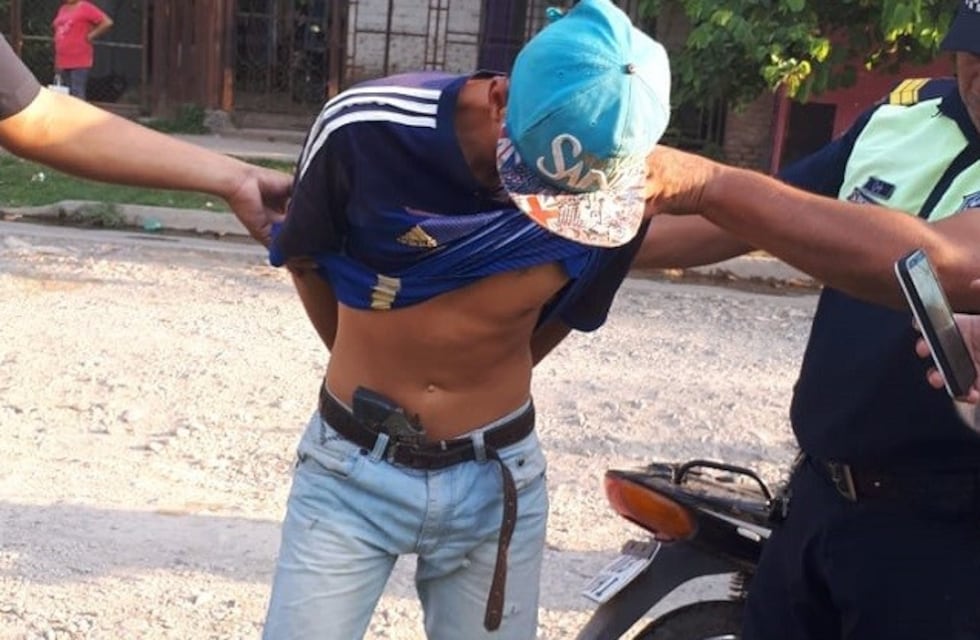 Aprehenden a dos hombres armados tras una persecución en El Manantial