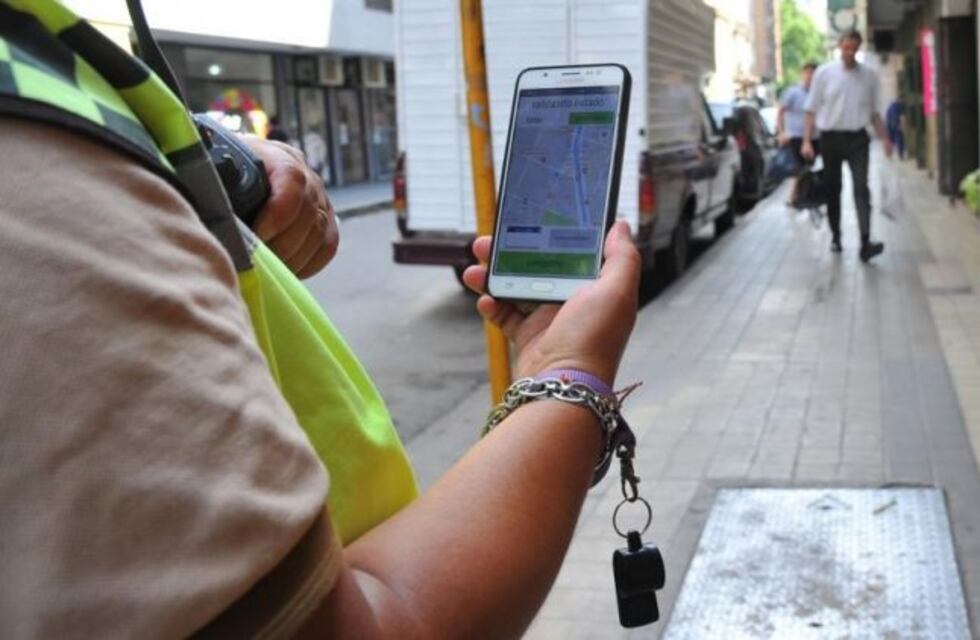 Estacionamiento medido: se vienen las multas y más cuadras