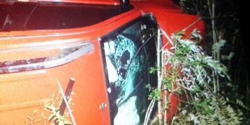 Camioneta que volcó en la Ruta 14\u002E (MisionesOnline)