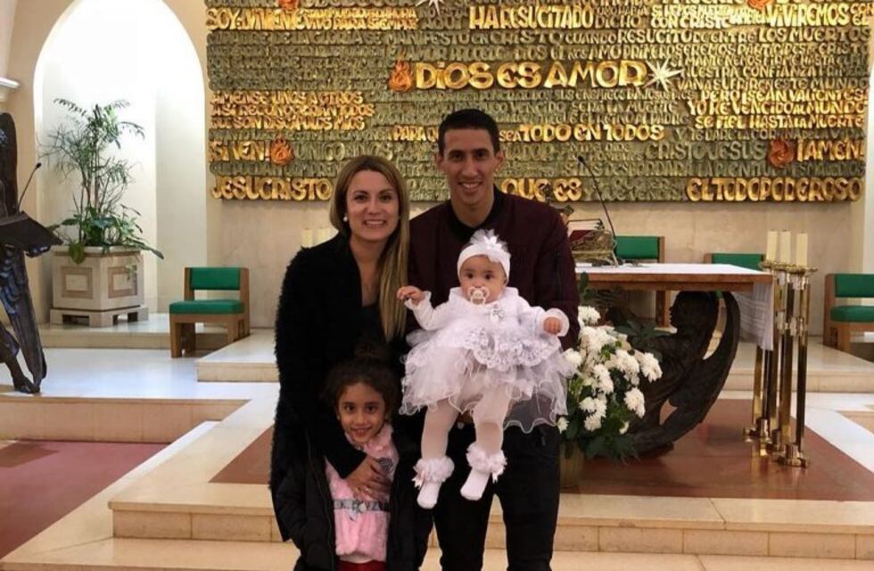 Tras la eliminación del Mundial, Di María se mostró feliz por el bautismo de su hija menor