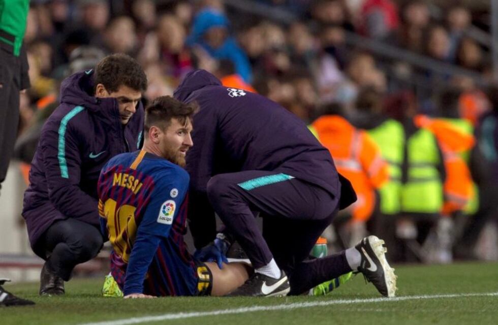 Lionel Messi salvó al Barcelona ante Valencia, pero terminó lesionado