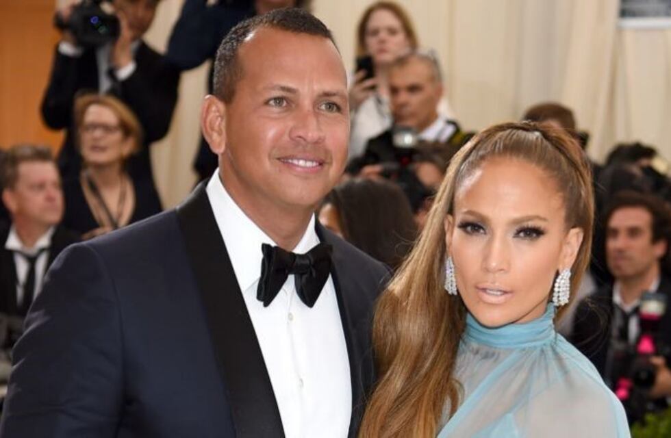 Jennifer Lopez anunció su casamiento pero acusan a su novio de infiel