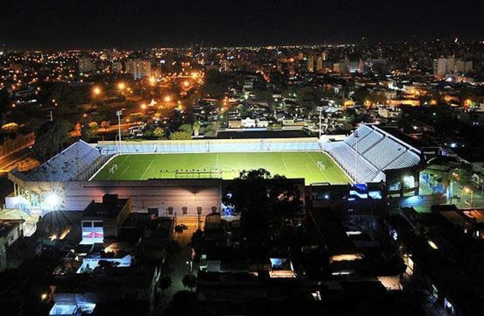 Belgrano encendió las luces de su estadio e invitó a sus hinchas a cantar desde sus casas